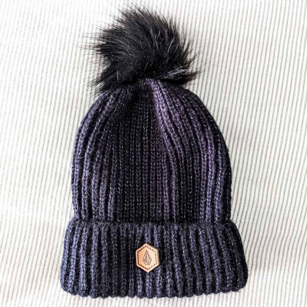 NWOT Volcom Lula Beanie